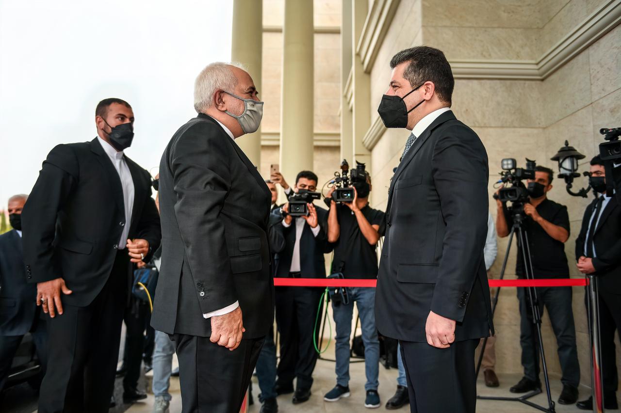 Kurdistan Region Prime Minister Masrour Barzani (right) meets Mohammad Javad Zarif, Iran’s Minister of Foreign Affairs in Erbil, April 27, 2021. (Photo: KRG)
